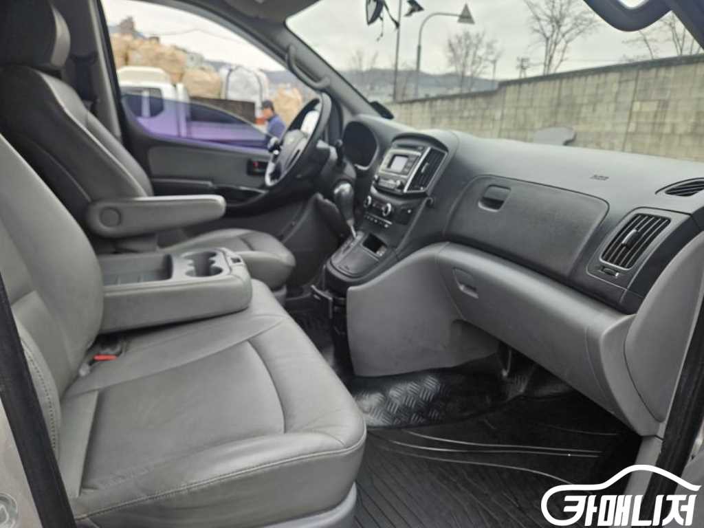 Hyundai Starex Grand Starex Van 3-Seater thumbnail 11