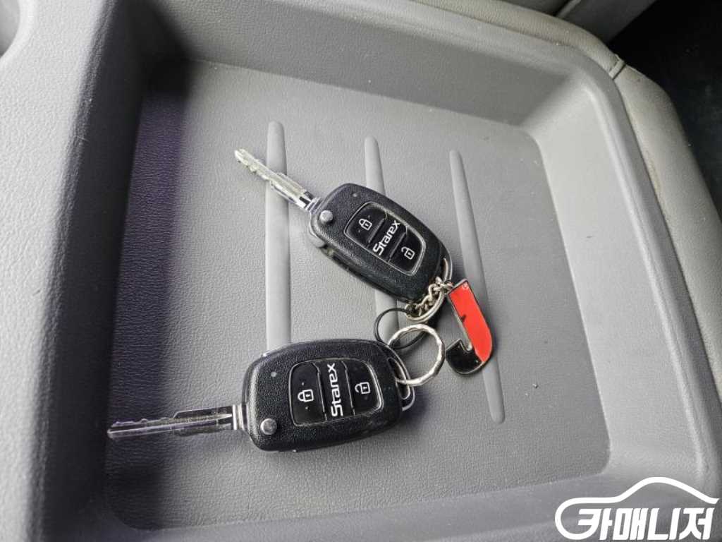 Hyundai Starex Grand Starex Van 3-Seater thumbnail 15