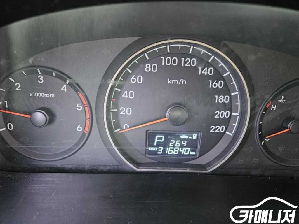 Hyundai Starex Grand Starex Van 3-Seater thumbnail 7