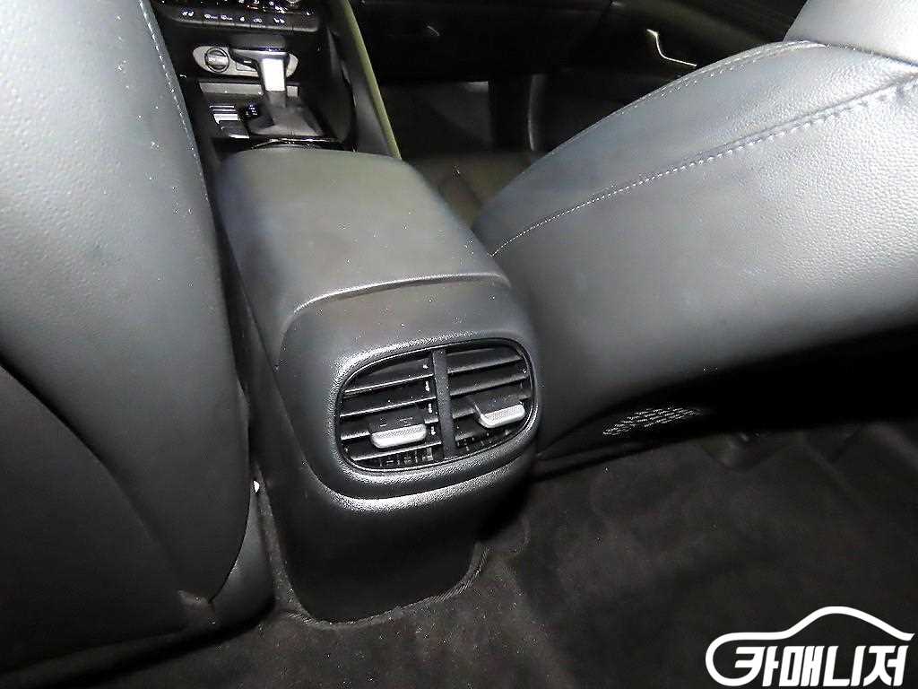 Hyundai Avante 1.6 Inspiration thumbnail 15