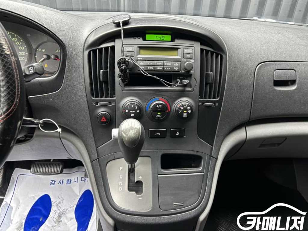 Hyundai Starex Grand Starex Van 5-Seater thumbnail 9