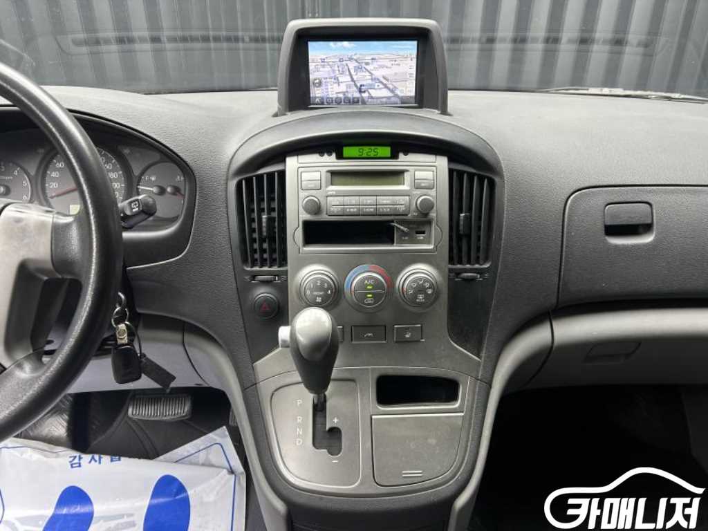 Hyundai Starex Grand Starex Van 5-Seater thumbnail 10