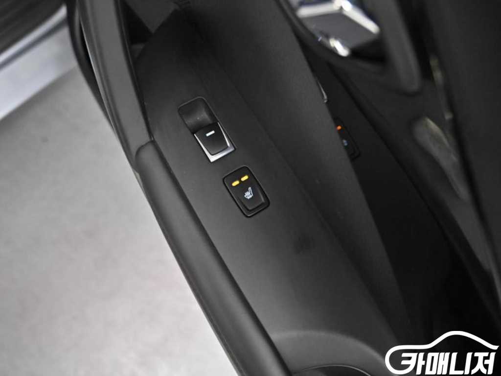 Hyundai Grandeur Grandeur HG Hybrid PREMIUM thumbnail 16