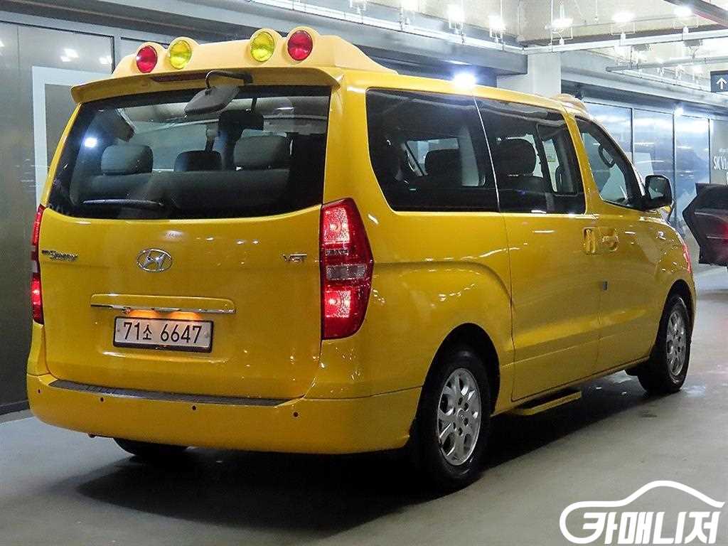 Hyundai Starex Grand Starex 12-Seater Wagon thumbnail 4
