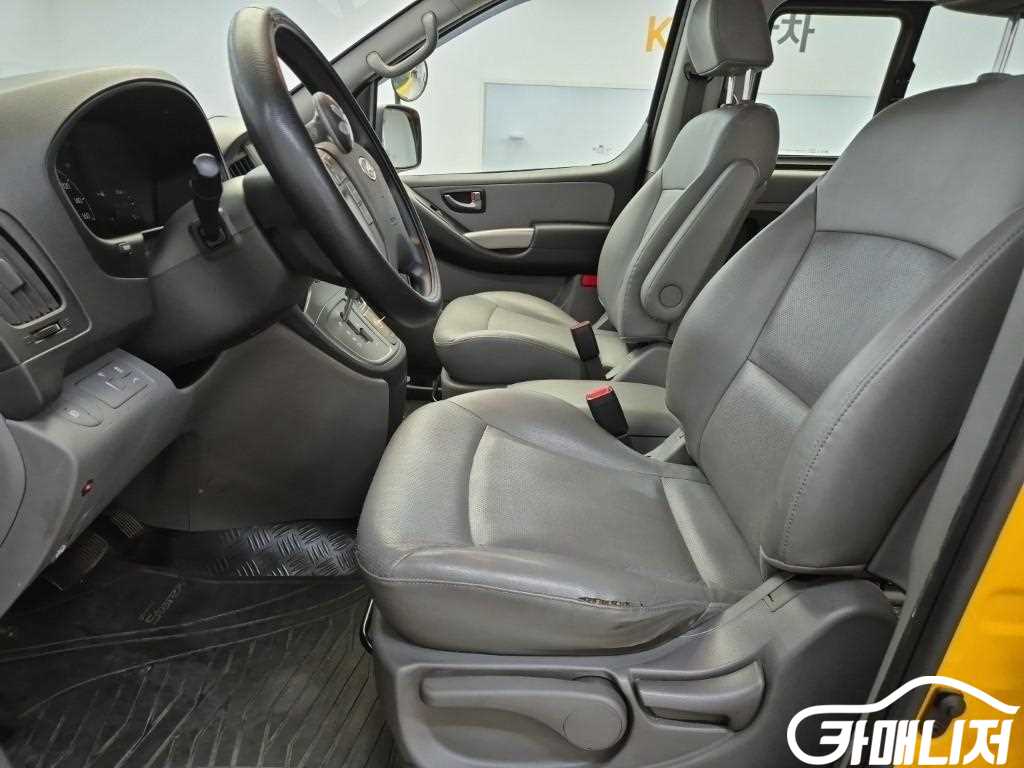 Hyundai Starex Grand Starex 11-Seater Wagon thumbnail 11