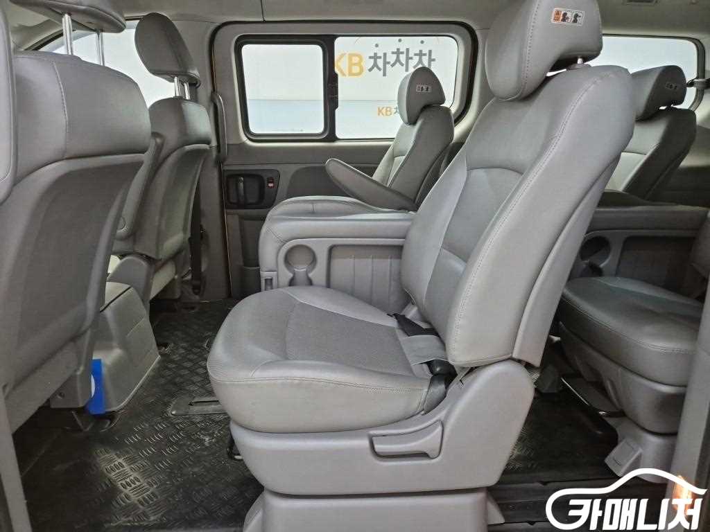 Hyundai Starex Grand Starex 11-Seater Wagon thumbnail 12