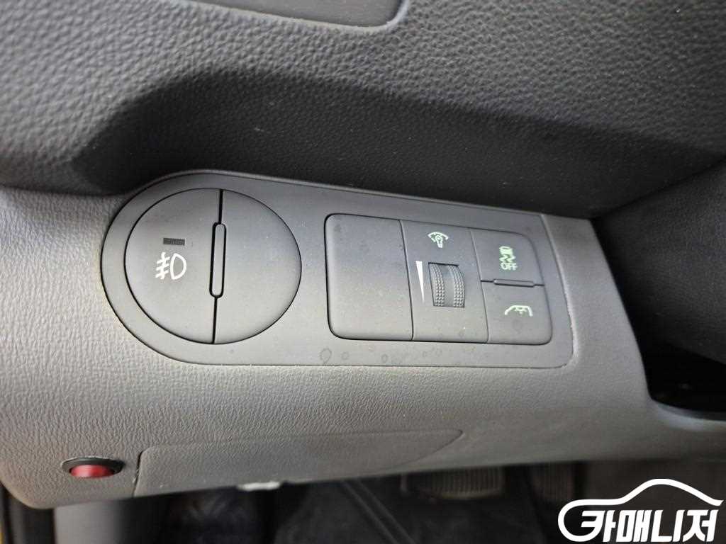 Hyundai Starex Grand Starex 11-Seater Wagon thumbnail 15