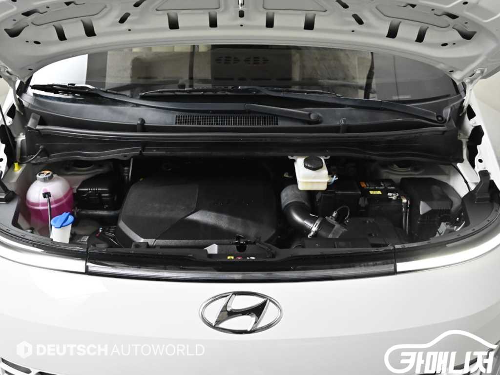 Hyundai Staria 2WD Diesel Cargo Modern thumbnail 6
