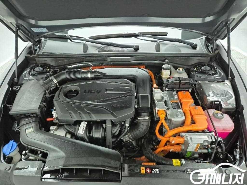 Hyundai Sonata Sonata The Edge Hybrid Premium thumbnail 5