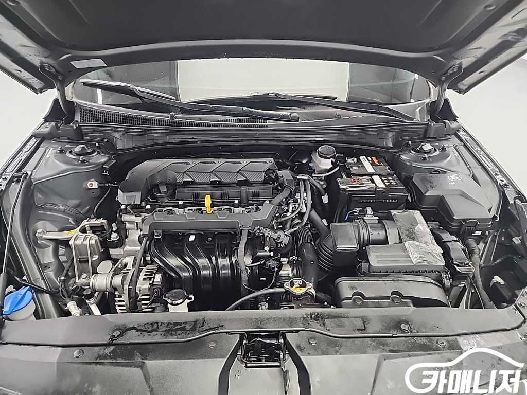 Hyundai Avante 1.6 Inspiration thumbnail 5