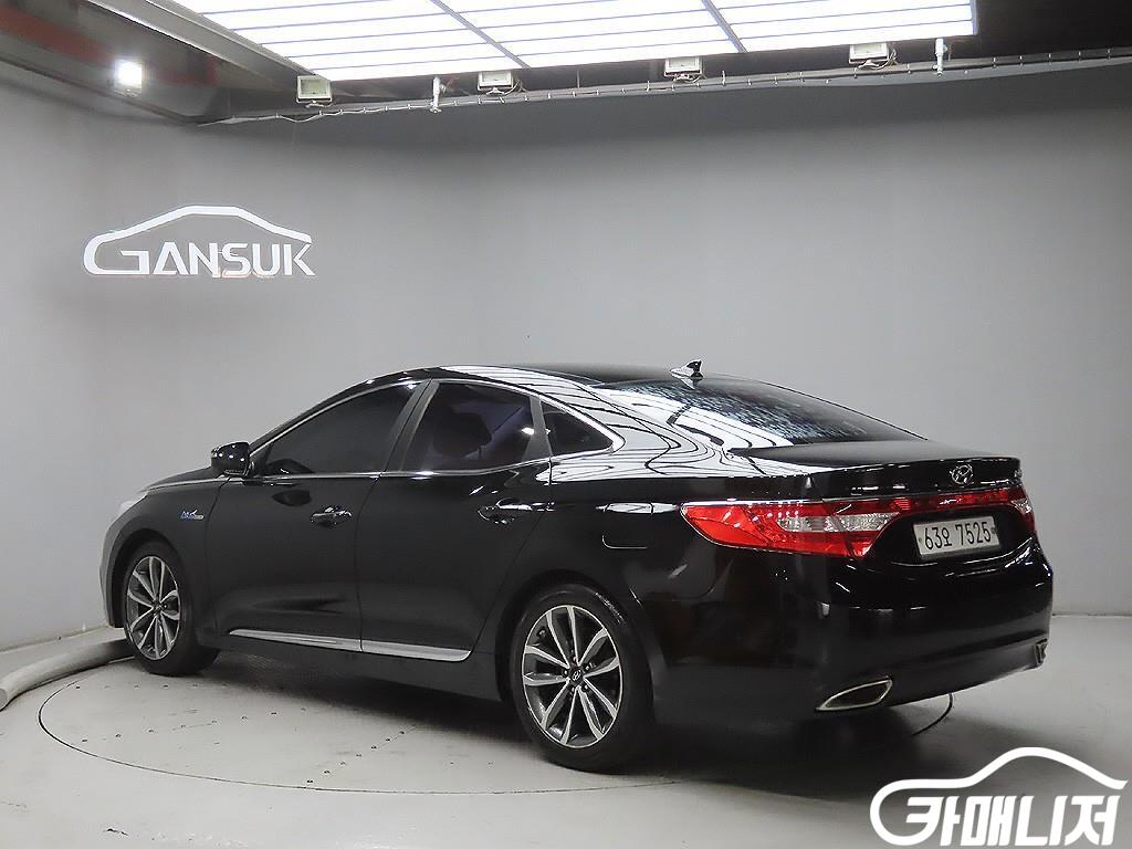 Hyundai Grandeur Grandeur HG Hybrid PREMIUM thumbnail 3