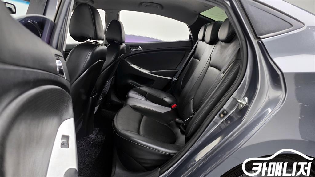 Hyundai Accent AccentFacelift 1.4VVT Premier thumbnail 12