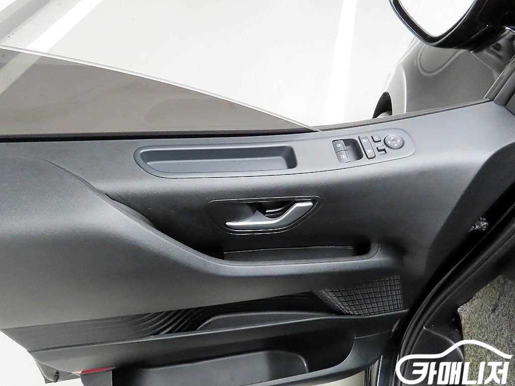 Hyundai Staria 2WD Diesel Tourer Modern thumbnail 11