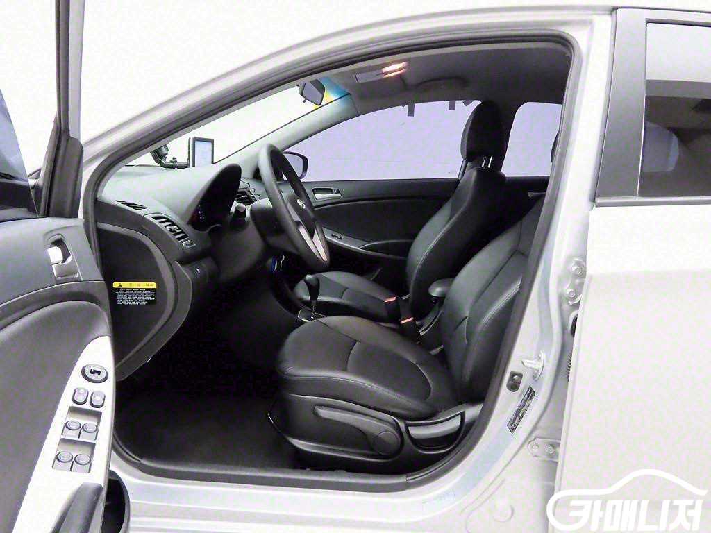 Hyundai Accent AccentFacelift 1.4VVT Smart thumbnail 13