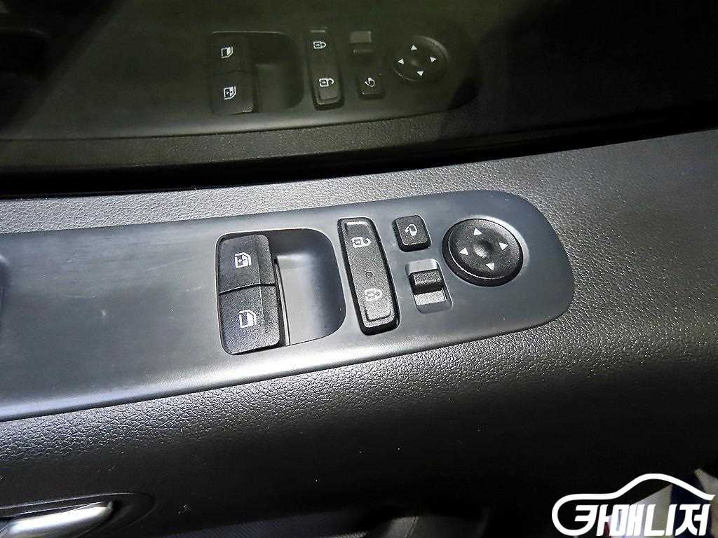 Hyundai Staria 2WD Diesel Cargo Modern thumbnail 12