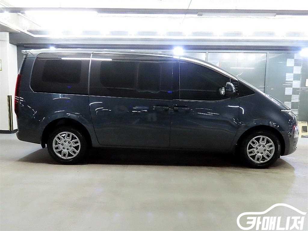 Hyundai Staria 2WD Diesel Cargo Modern thumbnail 3