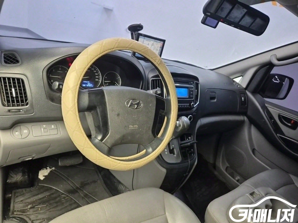 Hyundai Starex Grand Starex Van 3-Seater thumbnail 7