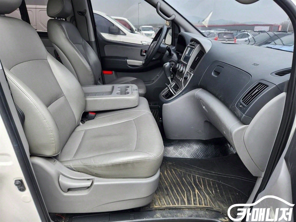 Hyundai Starex Grand Starex 12-Seater Wagon thumbnail 13