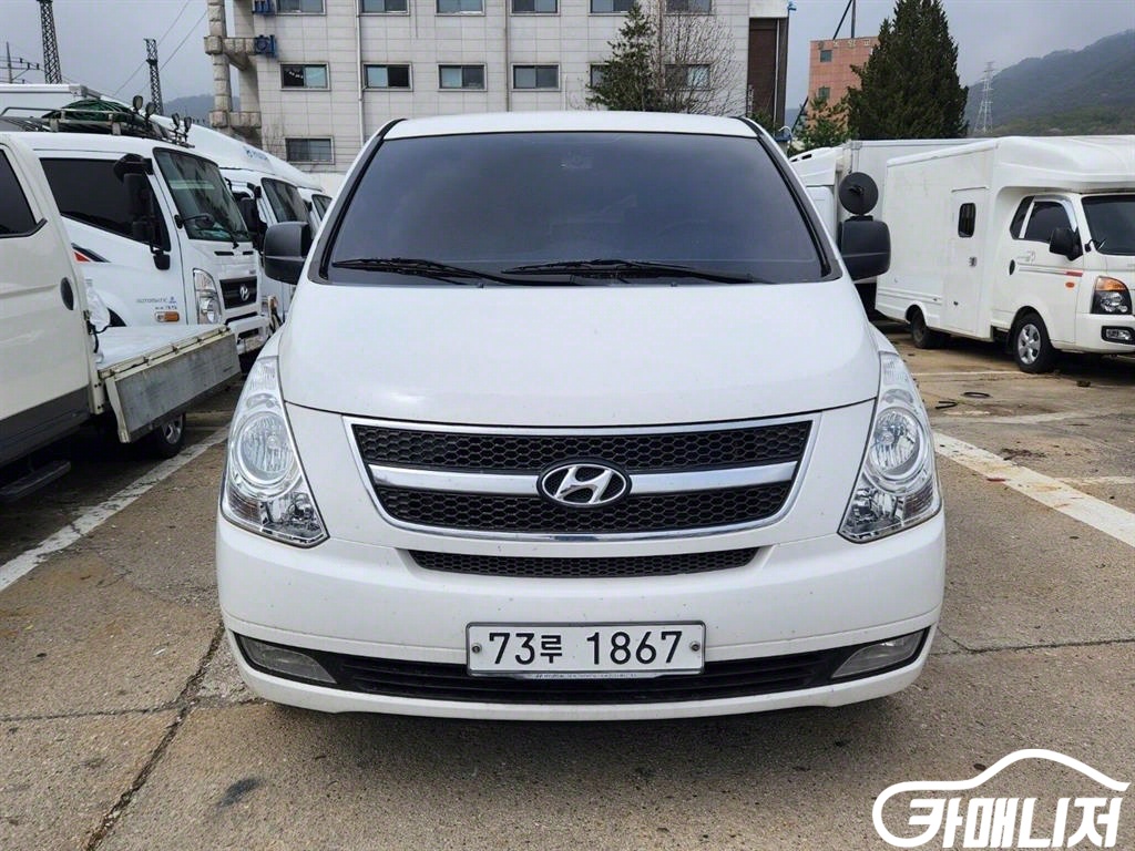 Hyundai Starex Grand Starex 12-Seater Wagon thumbnail 3