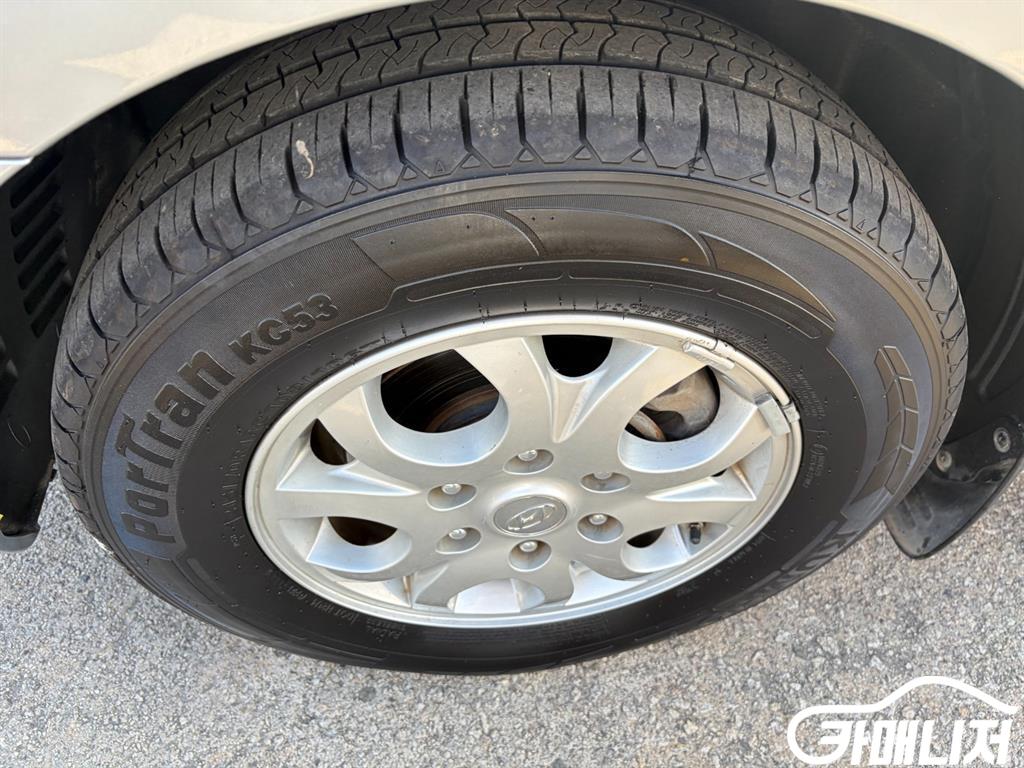 Hyundai Starex Grand Starex Van 5-Seater thumbnail 18