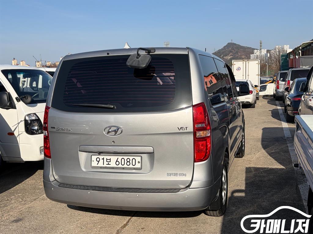 Hyundai Starex Grand Starex Van 5-Seater thumbnail 6