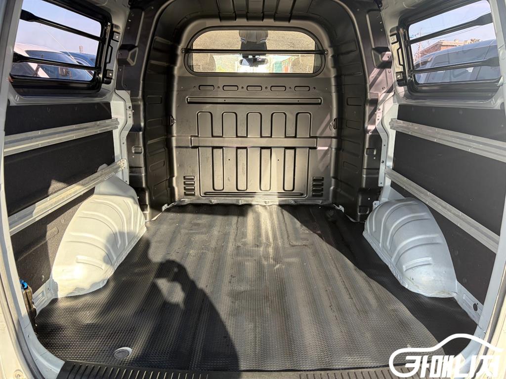 Hyundai Starex Grand Starex Van 5-Seater thumbnail 7