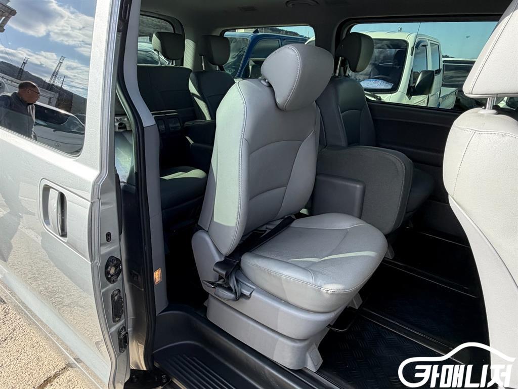 Hyundai Starex The New Grand Starex 2WD Wagon 12-Seater thumbnail 13