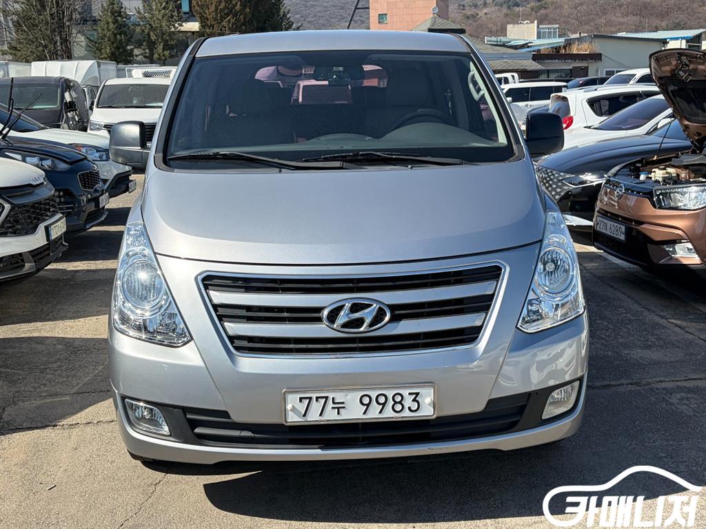 Hyundai Starex Grand Starex 12-Seater Wagon thumbnail 2
