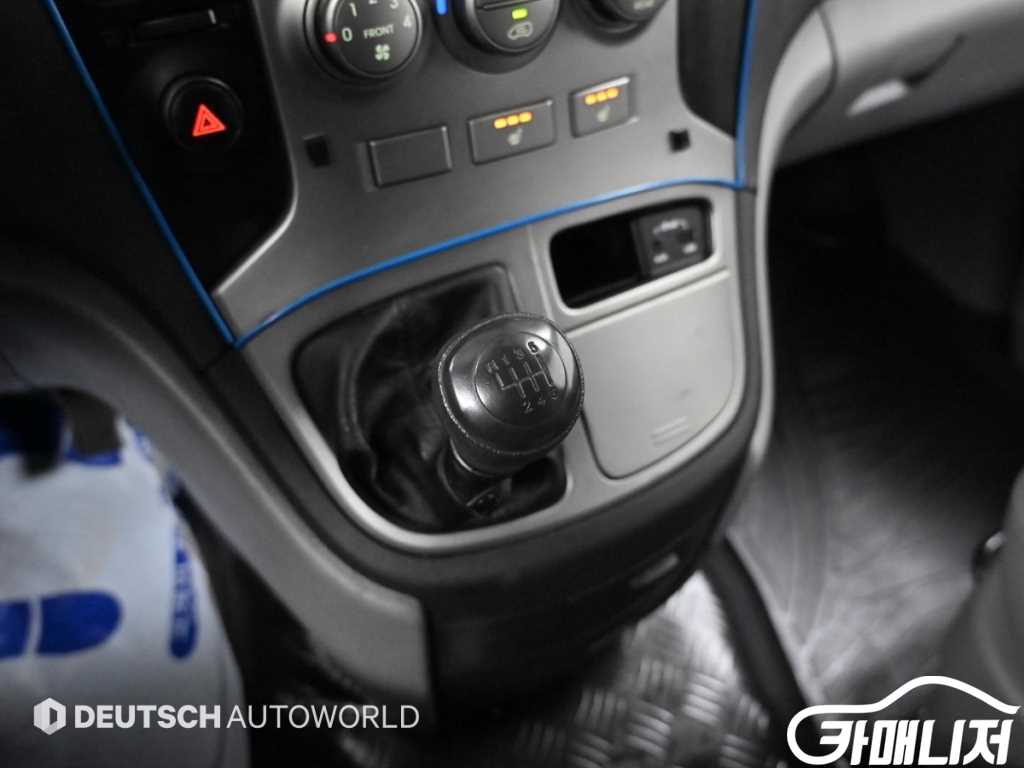 Hyundai Starex Grand Starex Van 5-Seater thumbnail 9