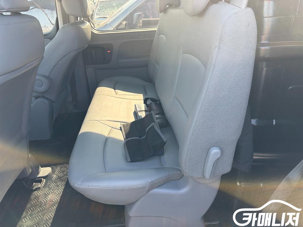 Hyundai Starex The New Grand Starex 2WD Van 5-Seater thumbnail 11