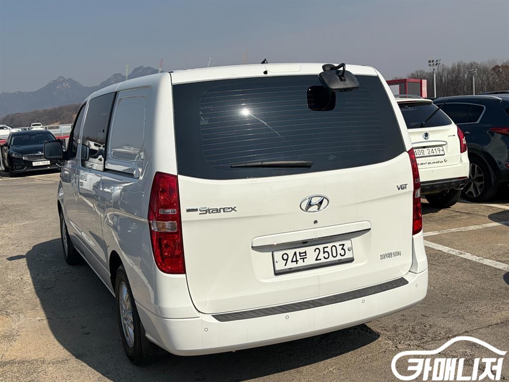 Hyundai Starex The New Grand Starex 2WD Van 5-Seater thumbnail 4