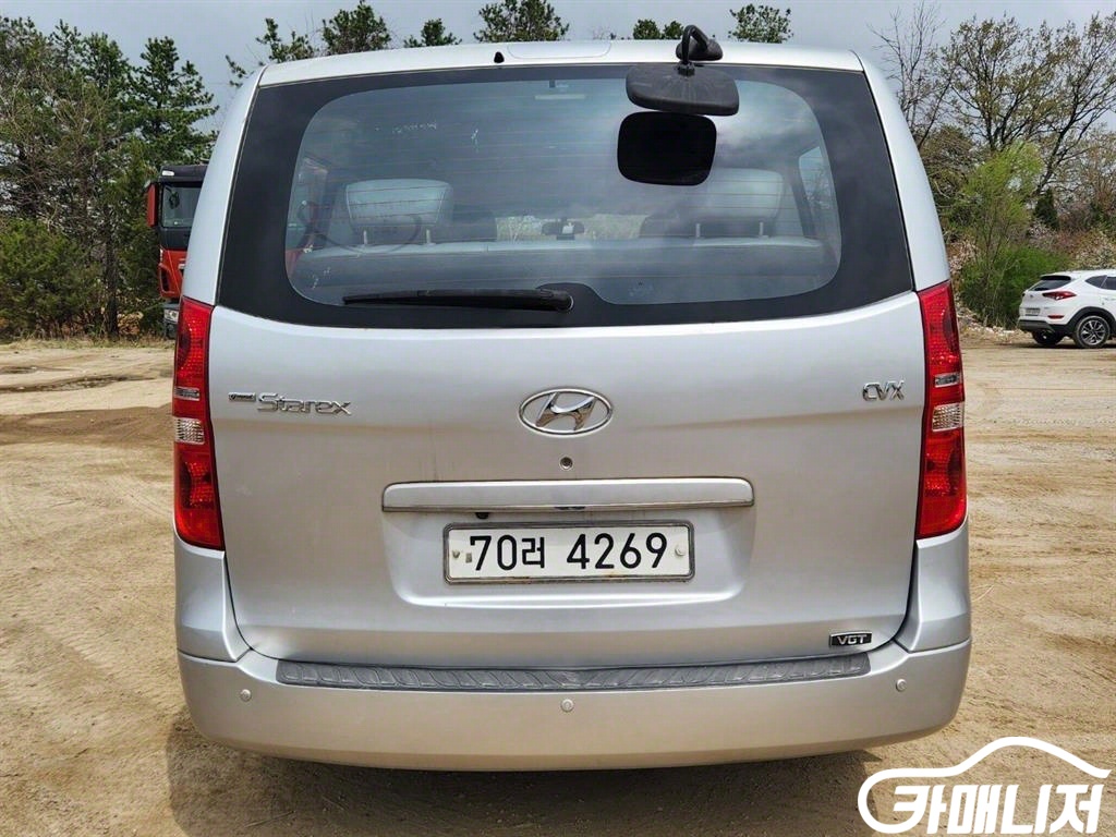 Hyundai Starex Grand Starex 12-Seater Wagon thumbnail 5