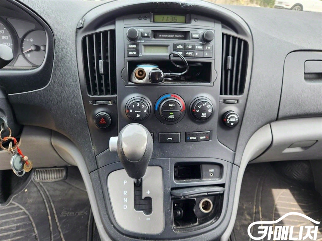 Hyundai Starex Grand Starex 12-Seater Wagon thumbnail 8