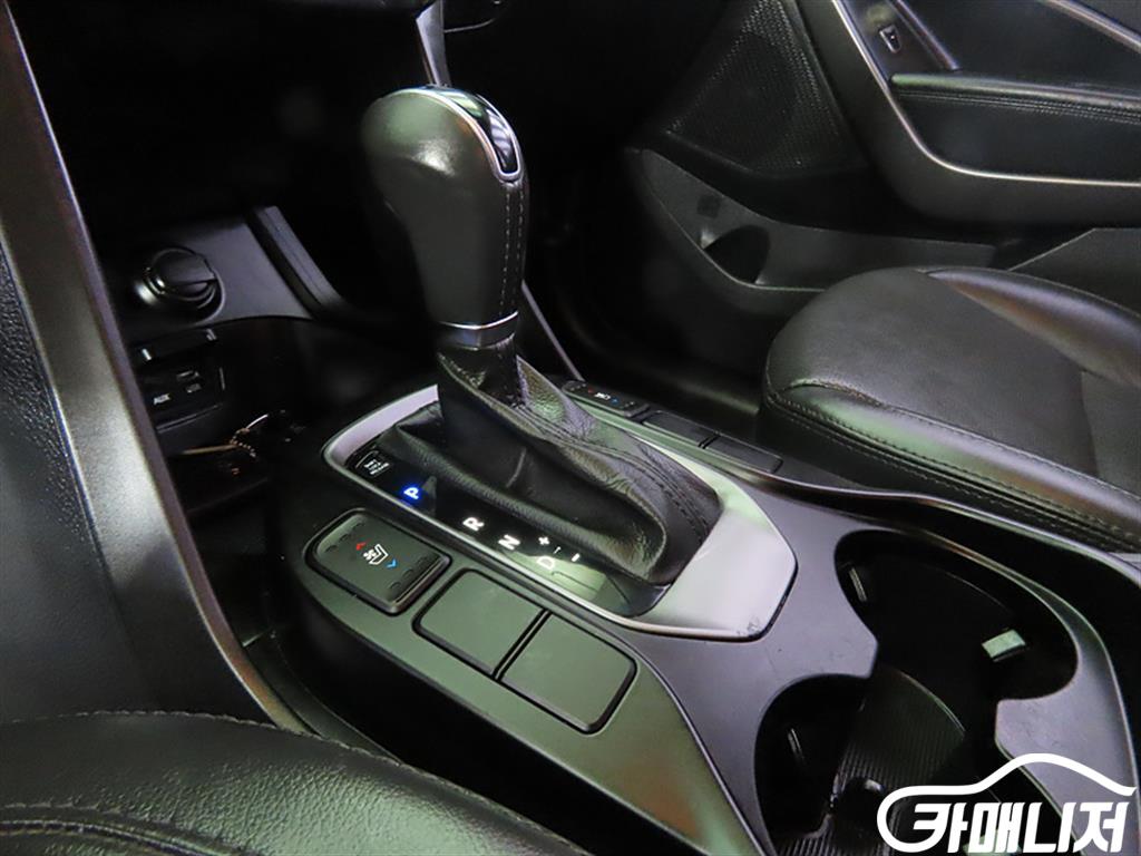 Hyundai Santa Fe Santa Fe DM Diesel 2WD 2.0 Exclusive thumbnail 9