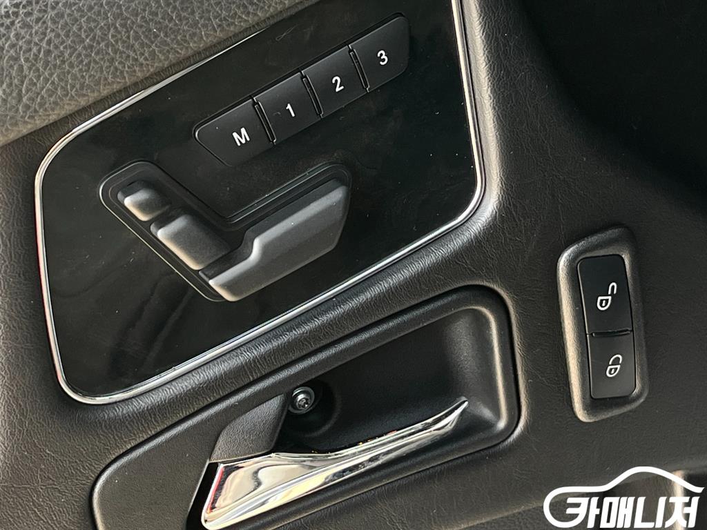 Mercedes-Benz G-Class G-Class W463 G350 D SportPackage thumbnail 16