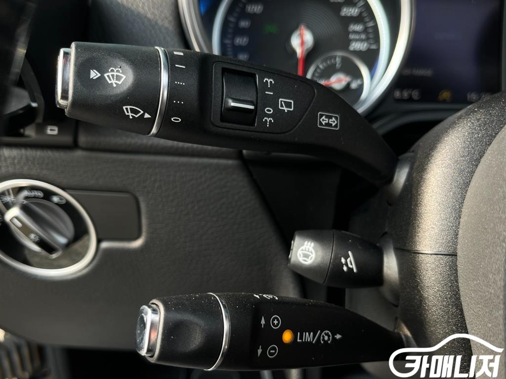 Mercedes-Benz G-Class G-Class W463 G350 D SportPackage thumbnail 6