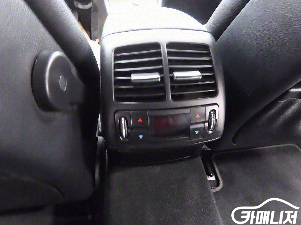 Mercedes-Benz E-Class E350 4MATIC thumbnail 10