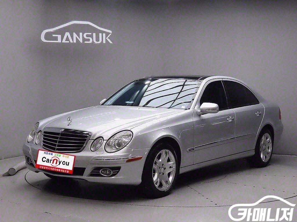 Mercedes-Benz E-Class E350 4MATIC thumbnail 2