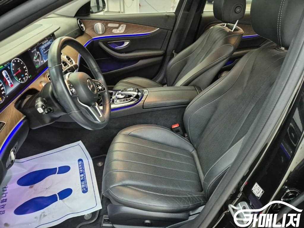 Mercedes-Benz E-Class E-Class W213 E300e Exclusive thumbnail 11