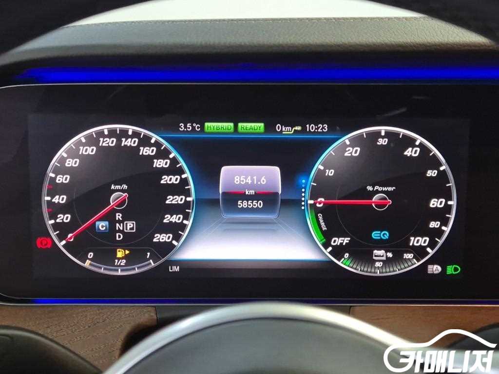 Mercedes-Benz E-Class E-Class W213 E300e Exclusive thumbnail 6