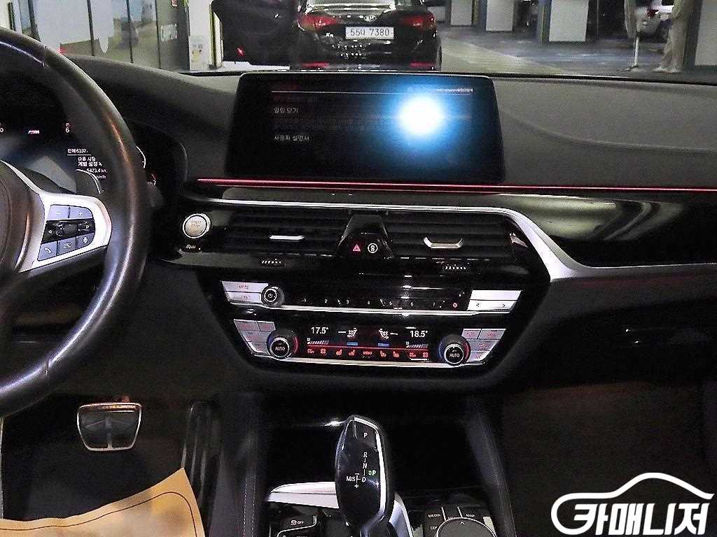 BMW 5 Series 520d thumbnail 11