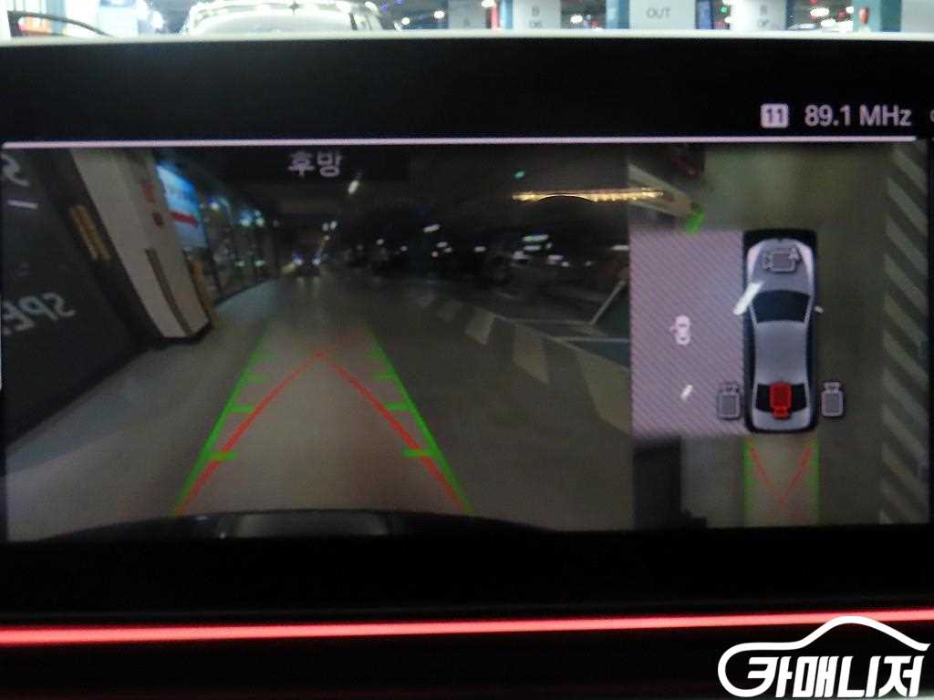 BMW 5 Series 520d thumbnail 14