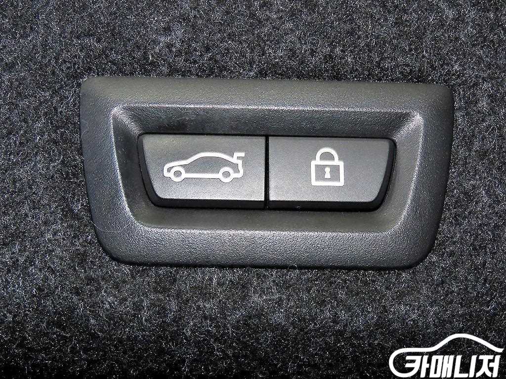 BMW 5 Series 520d thumbnail 17