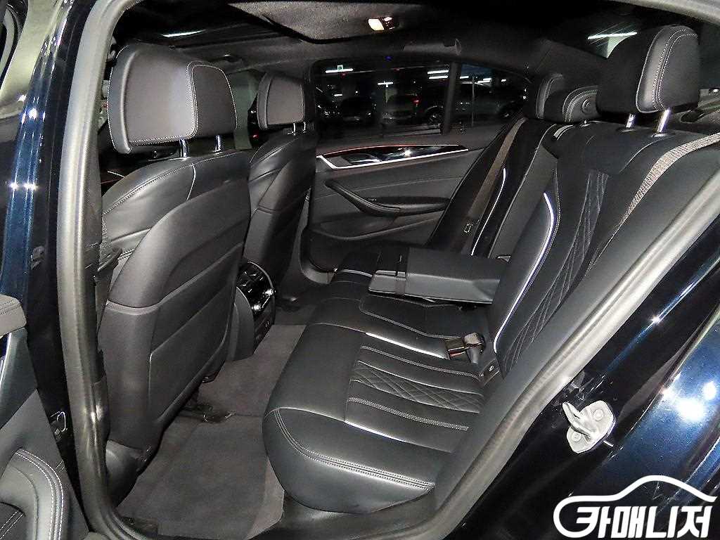 BMW 5 Series 520d thumbnail 7