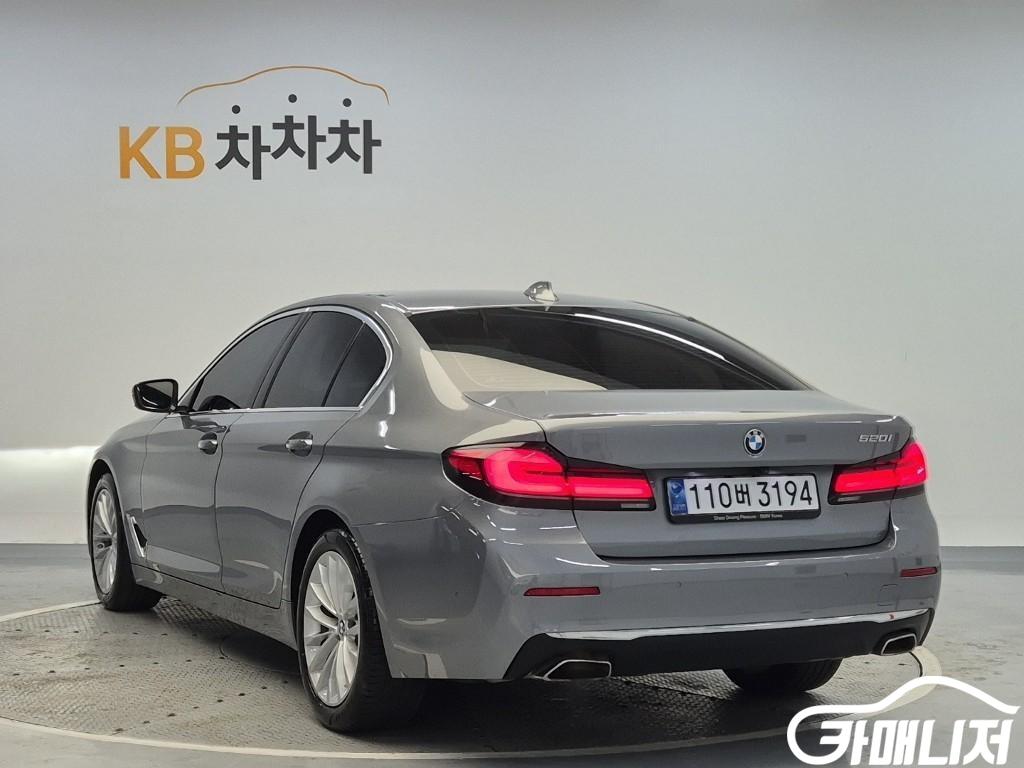 BMW 5 Series 520i thumbnail 3