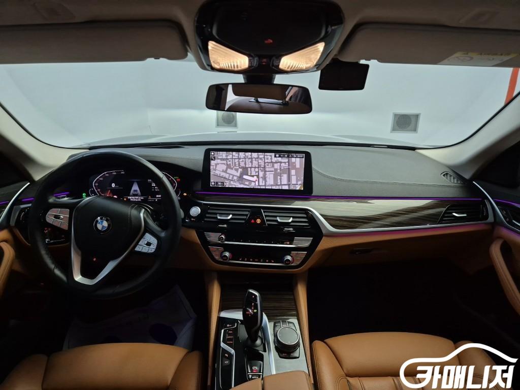 BMW 5 Series 520i thumbnail 7