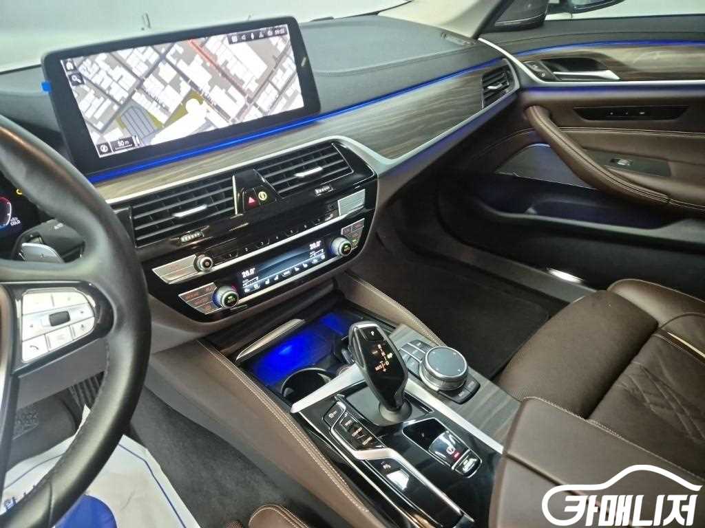 BMW 5 Series 530i thumbnail 10