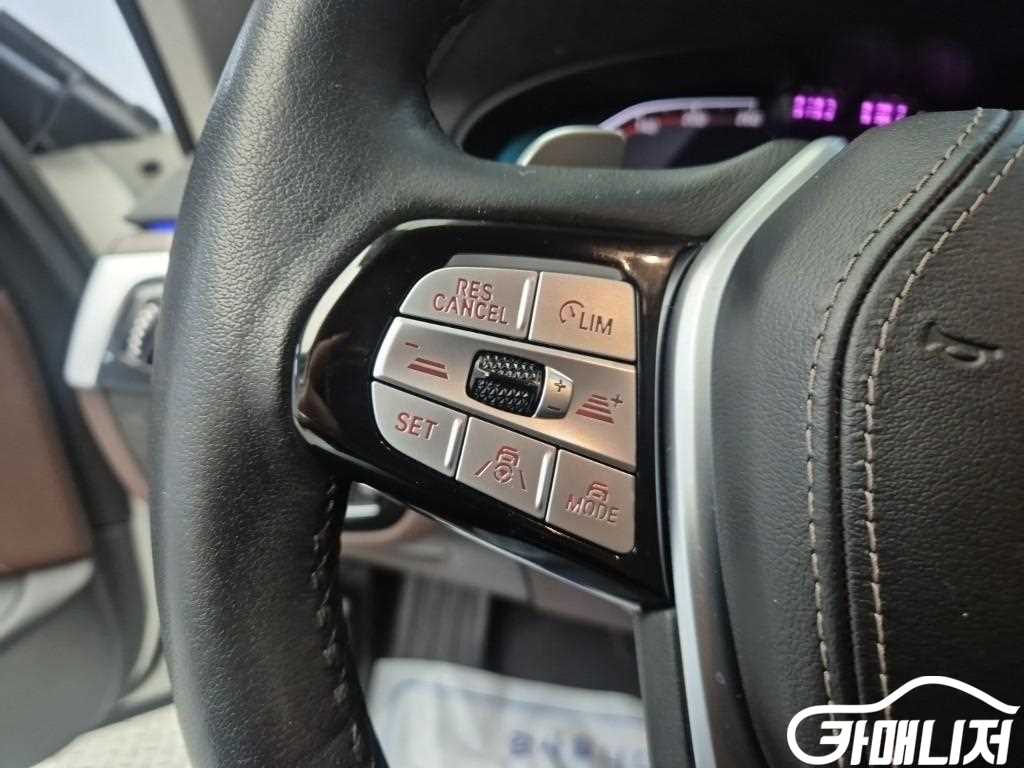 BMW 5 Series 530i thumbnail 16