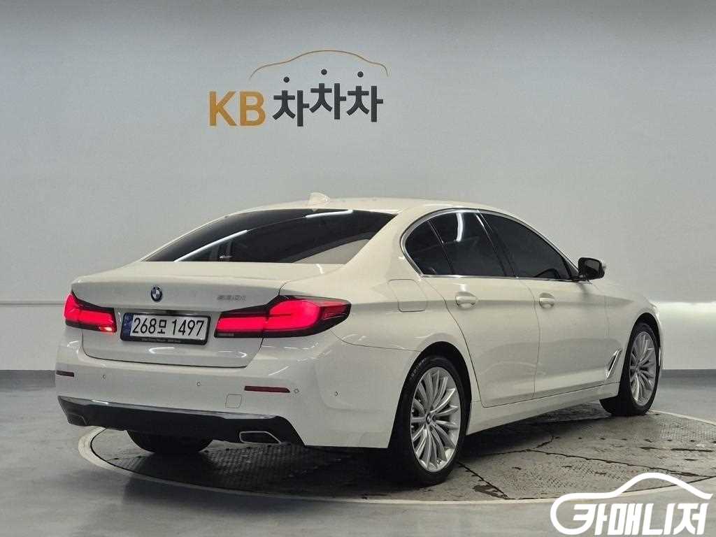 BMW 5 Series 530i thumbnail 3