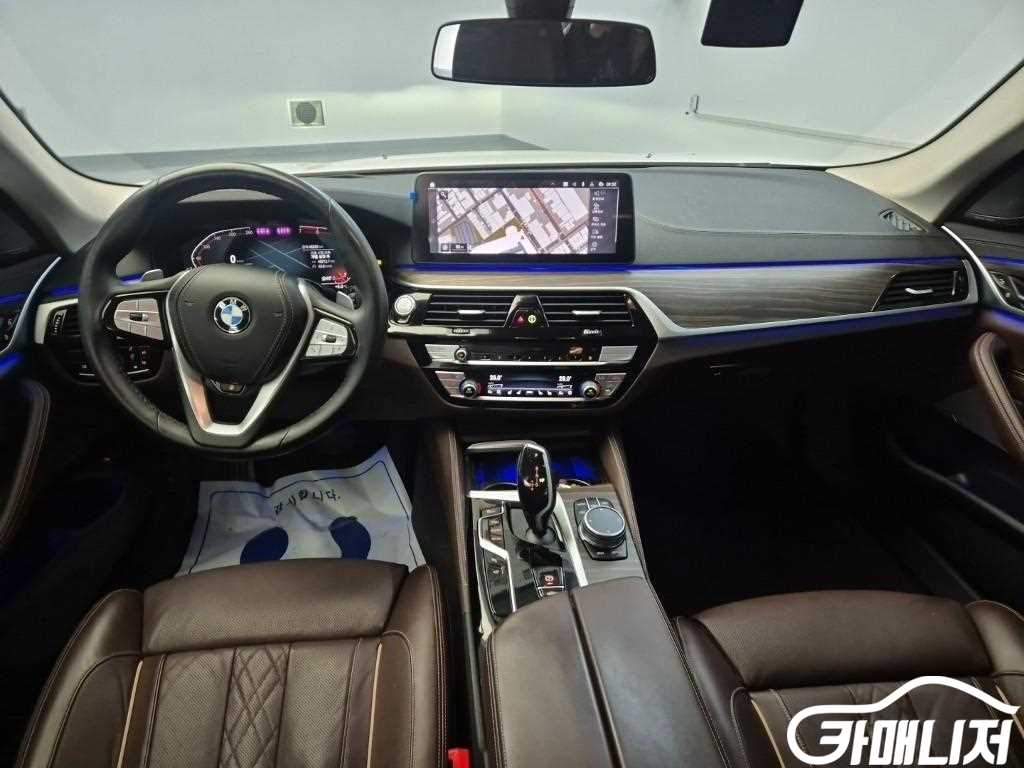 BMW 5 Series 530i thumbnail 7